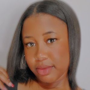 Meet your Posher, Hallie